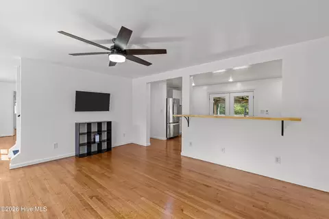Living - 509 Fluker St, Thomson, GA 30824 photo 5 of 8