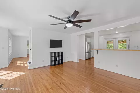 Living - 509 Fluker St, Thomson, GA 30824 photo 4 of 8
