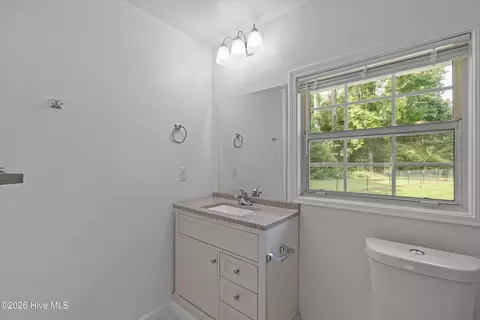 Bath - 509 Fluker St, Thomson, GA 30824 photo 2 of 7
