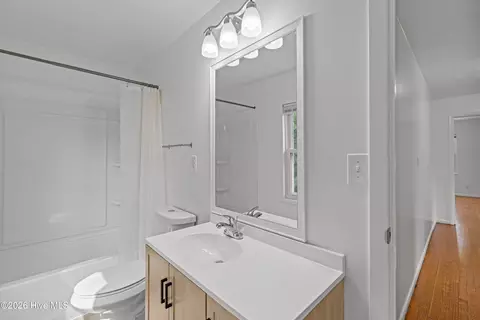 Bath - 509 Fluker St, Thomson, GA 30824 photo 7 of 7