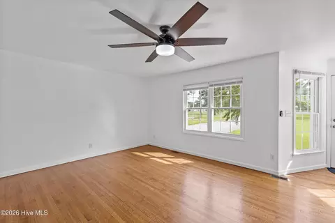 Living - 509 Fluker St, Thomson, GA 30824 photo 2 of 8