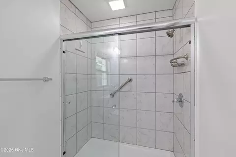 Bath - 509 Fluker St, Thomson, GA 30824 photo 3 of 7