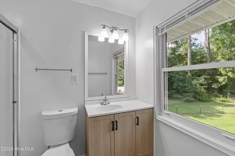Bath - 509 Fluker St, Thomson, GA 30824 photo 5 of 7