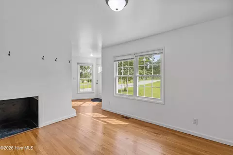Living - 509 Fluker St, Thomson, GA 30824 photo 7 of 8