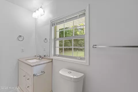 Bath - 509 Fluker St, Thomson, GA 30824 photo 4 of 7