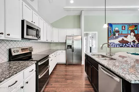 Kitchen - 30 Draft Line Ct, Hampstead, NC 28443 photo 1 of 3
