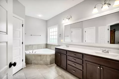 Bath - 30 Draft Line Ct, Hampstead, NC 28443 photo 1 of 4