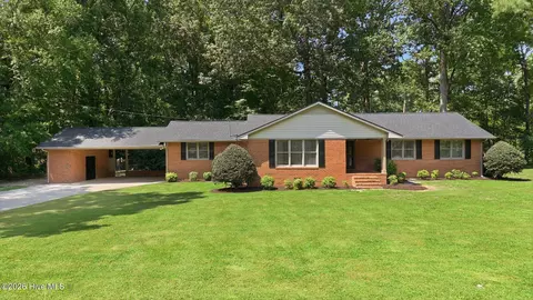 204 Hargrove Dr, Robersonville, NC 27871