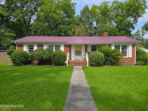 1305 Crescent Dr, Elizabeth City, NC 27909