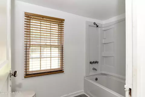 Bath - 121 Storey Rd # A, Murfreesboro, NC 27855 photo 3 of 5