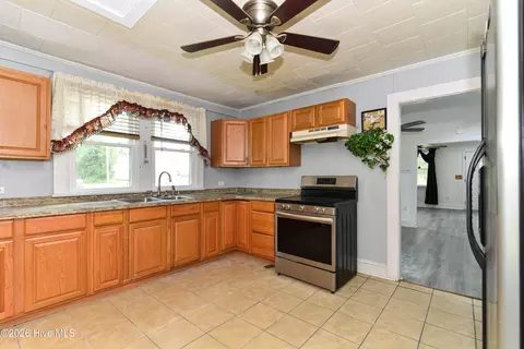 Kitchen - 121 Storey Rd # A, Murfreesboro, NC 27855 photo 1 of 2