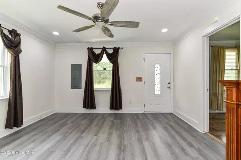 Living - 121 Storey Rd # A, Murfreesboro, NC 27855 photo 2 of 7