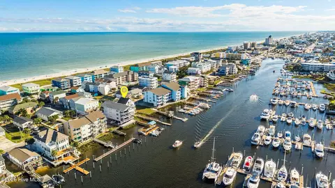 517 Canal Dr, Carolina Beach, NC 28428