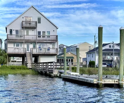 517 Canal Dr, Carolina Beach, NC 28428