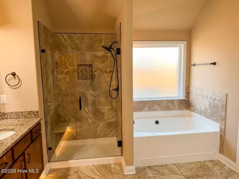 Bath - 5410 Everlook Cir, Evans, GA 30809 photo 2 of 3