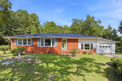 200 Randolphville Rd NE, Bolivia, NC 28422