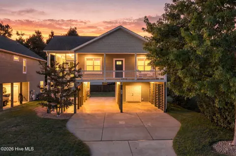 326 NE 56th St, Oak Island, NC 28465