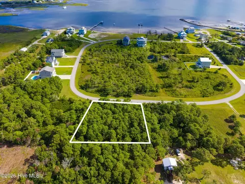138 Westbay Cir, Harkers Island, NC 28531