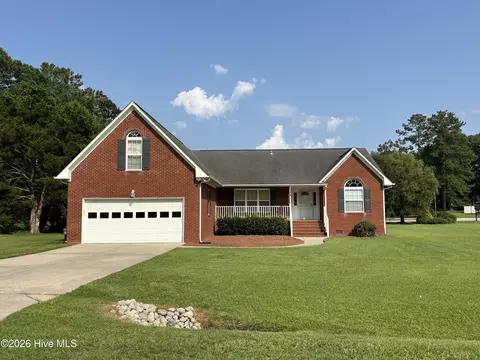 208 Pinewood Dr, New Bern, NC 28562