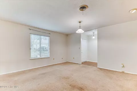 Living - 846 Wimbledon Dr, Augusta, GA 30909 photo 3 of 8