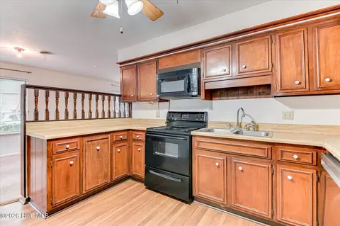Kitchen - 846 Wimbledon Dr, Augusta, GA 30909 photo 2 of 5