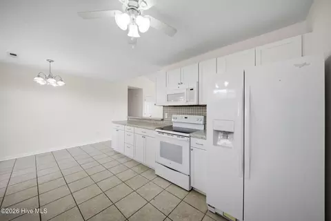 Kitchen - 700 Covington Ct, Hubert, NC 28539 photo 7 of 9