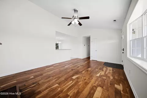 Living - 700 Covington Ct, Hubert, NC 28539 photo 3 of 5