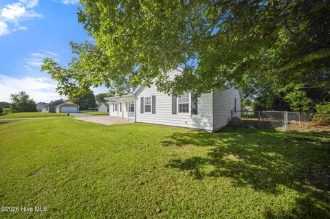 Exterior - 700 Covington Ct, Hubert, NC 28539 photo 2 of 8