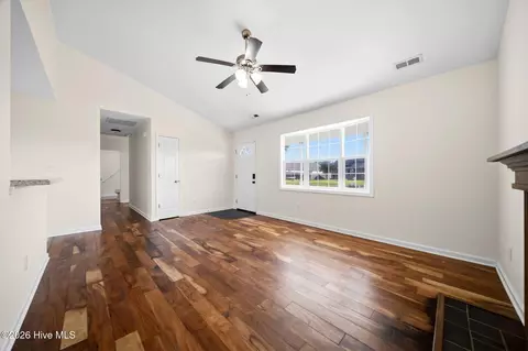 Living - 700 Covington Ct, Hubert, NC 28539 photo 2 of 5