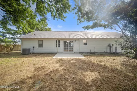 Exterior - 700 Covington Ct, Hubert, NC 28539 photo 6 of 8