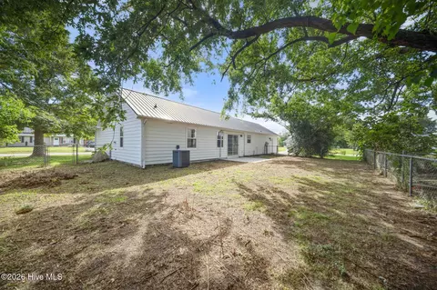 Exterior - 700 Covington Ct, Hubert, NC 28539 photo 7 of 8