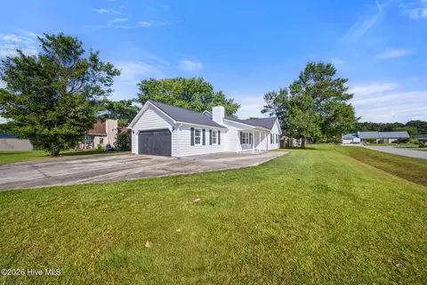 Exterior - 700 Covington Ct, Hubert, NC 28539 photo 1 of 8