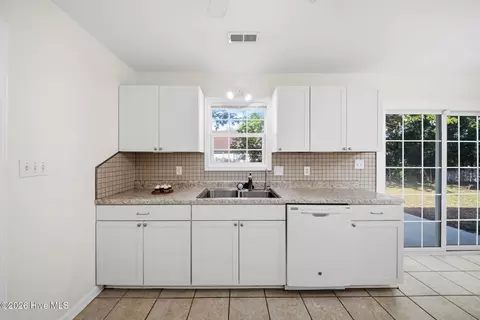 Kitchen - 700 Covington Ct, Hubert, NC 28539 photo 9 of 9