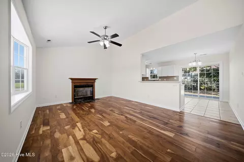 Living - 700 Covington Ct, Hubert, NC 28539 photo 4 of 5