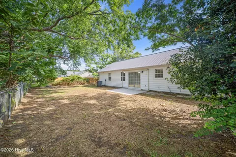 Exterior - 700 Covington Ct, Hubert, NC 28539 photo 5 of 8