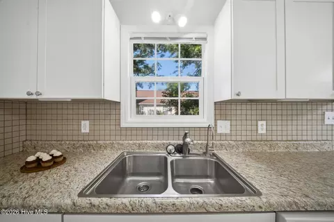 Kitchen - 700 Covington Ct, Hubert, NC 28539 photo 5 of 9