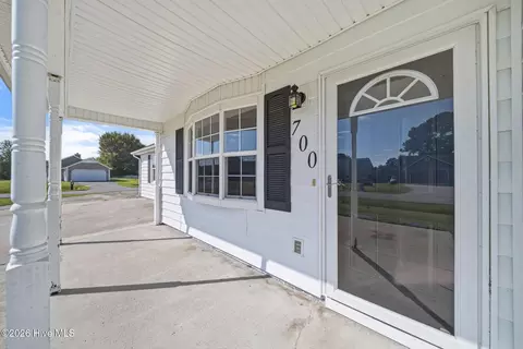 Exterior - 700 Covington Ct, Hubert, NC 28539 photo 4 of 8