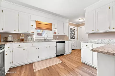 Kitchen - 3809 Robin Rd, Ayden, NC 28513 photo 2 of 4