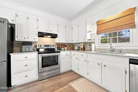 Kitchen - 3809 Robin Rd, Ayden, NC 28513 photo 3 of 4