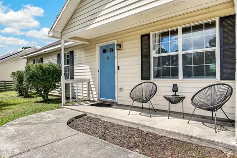 Exterior - 409 E Volant St, Hubert, NC 28539 photo 3 of 5