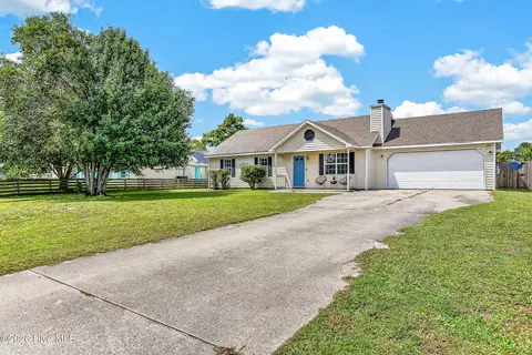 Exterior - 409 E Volant St, Hubert, NC 28539 photo 2 of 5
