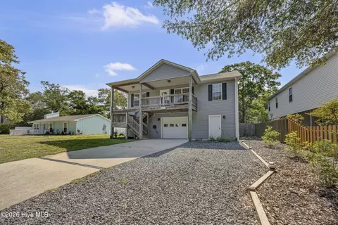 110 NW 16th St, Oak Island, NC 28465