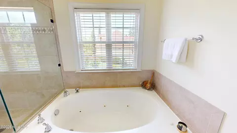 Bath - 607 Millstone Dr, Evans, GA 30809 photo 2 of 8