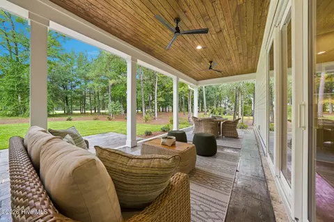 Exterior - 208 E Winding Way, Wallace, NC 28466 photo 4 of 10
