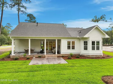 Exterior - 208 E Winding Way, Wallace, NC 28466 photo 6 of 10