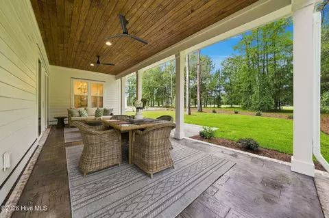 Exterior - 208 E Winding Way, Wallace, NC 28466 photo 5 of 10