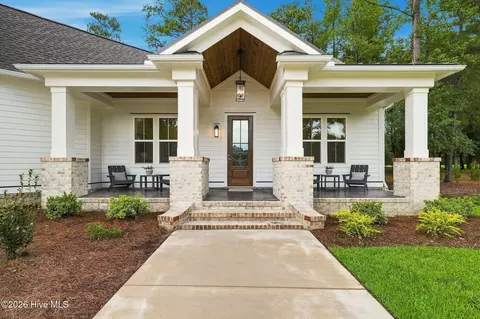 Exterior - 208 E Winding Way, Wallace, NC 28466 photo 3 of 10