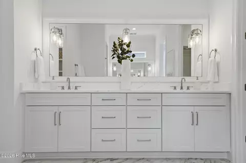 Bath - 208 E Winding Way, Wallace, NC 28466 photo 5 of 8