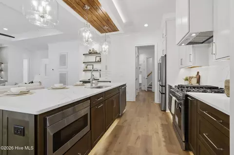 Kitchen - 208 E Winding Way, Wallace, NC 28466 photo 4 of 4