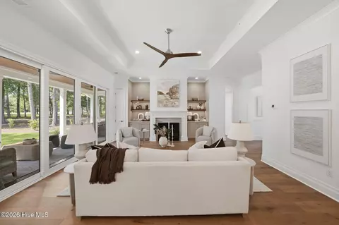 Living - 208 E Winding Way, Wallace, NC 28466 photo 2 of 2